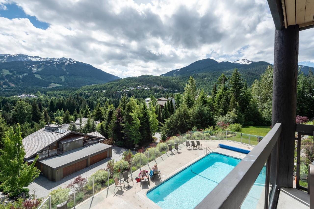 The Ironwood On Blueberry Hill Lägenhet Whistler Exteriör bild