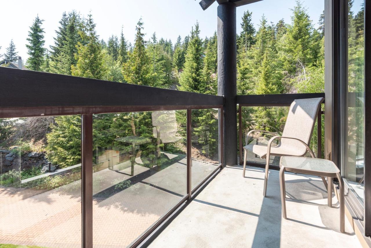 The Ironwood On Blueberry Hill Lägenhet Whistler Exteriör bild